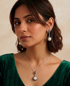 "Royal Lustre" Pearl Drop Set: Emphasizes the regal and sophisticated look of the pearls.