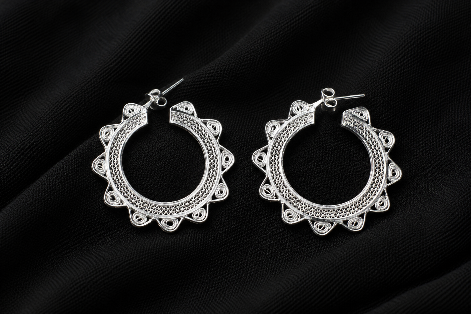 925 Silver Filigree Sunburst Hoop Earrings - detail of the filigree wirework
