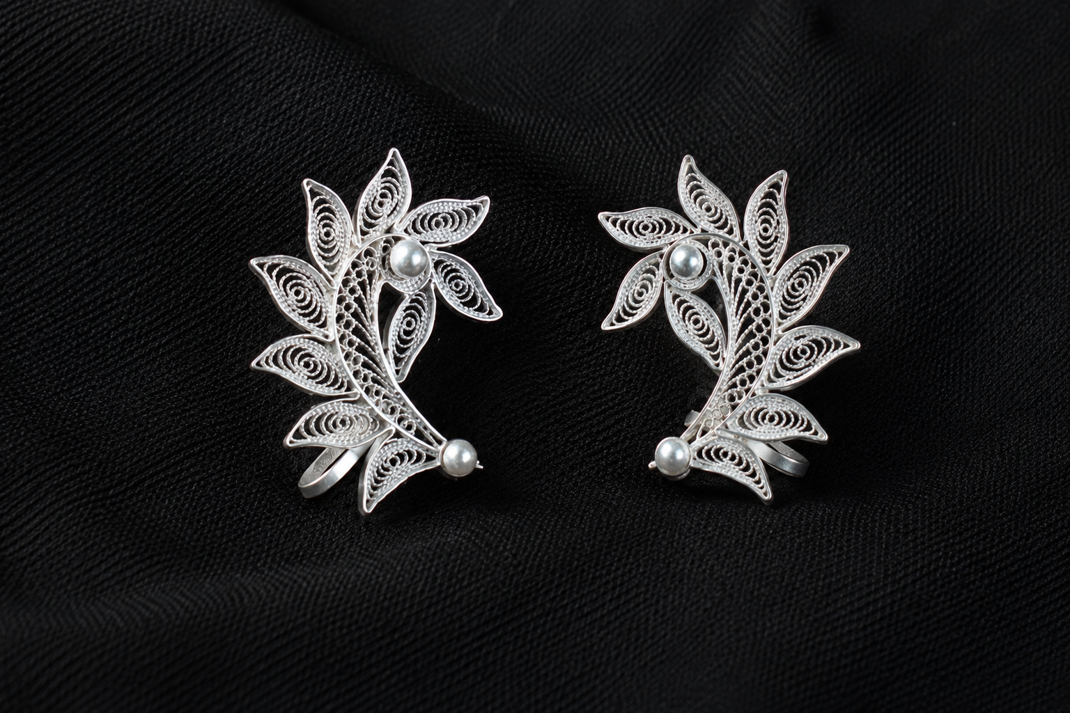925 Silver Filigree Leaf Vine Earrings - detail of the filigree wirework