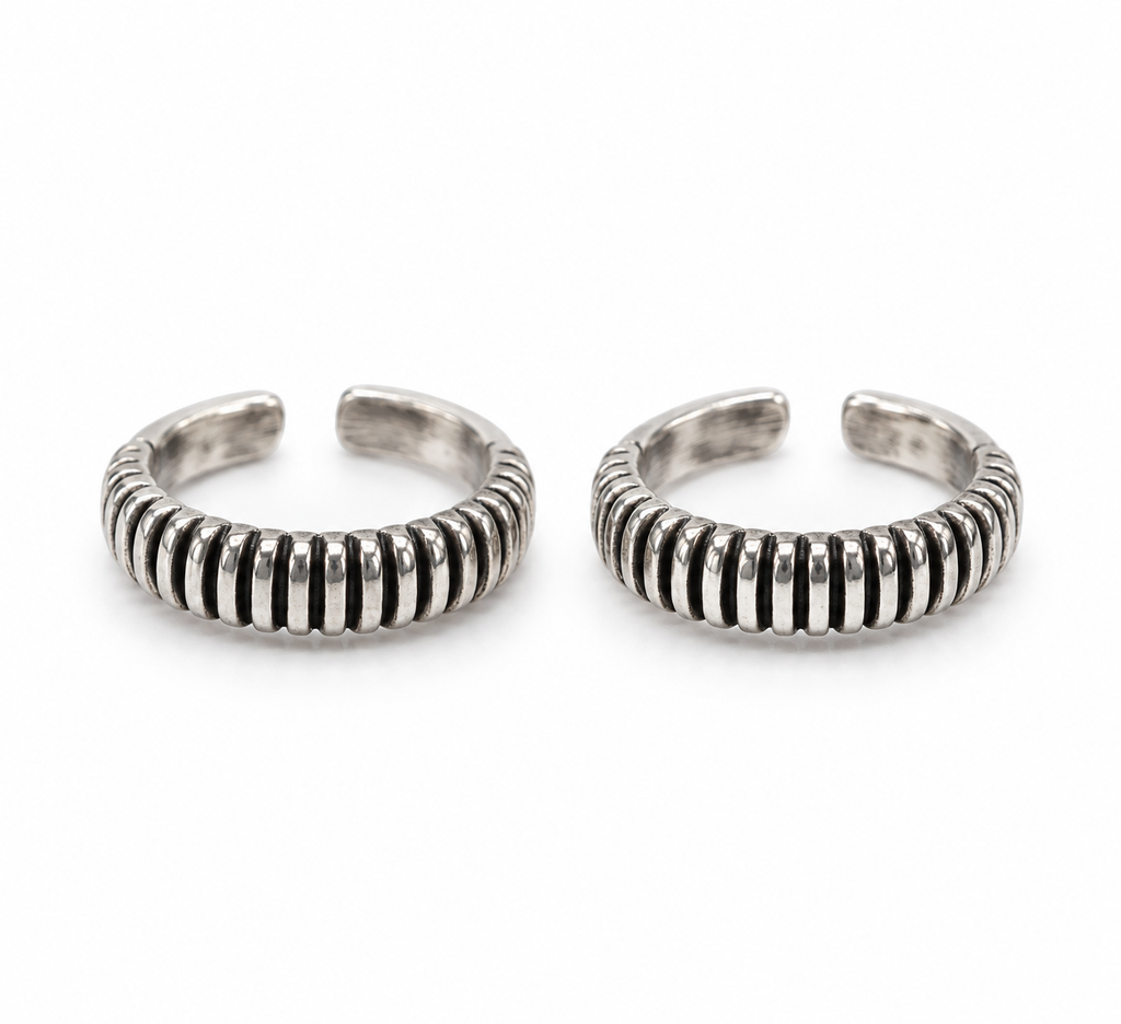 Silver Ribbed Band Toe Ring