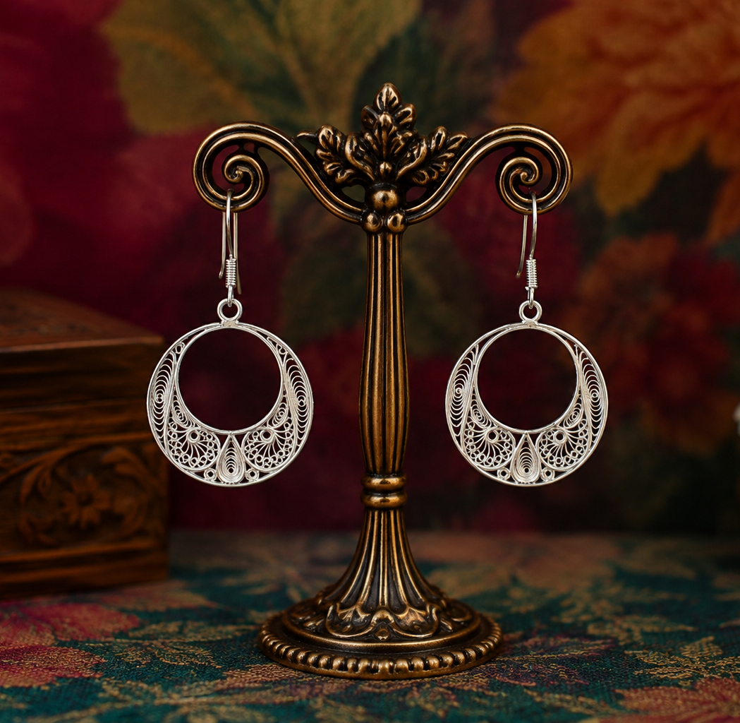 925 Silver Filigree Circular Hoop Earrings - detail of the filigree wirework