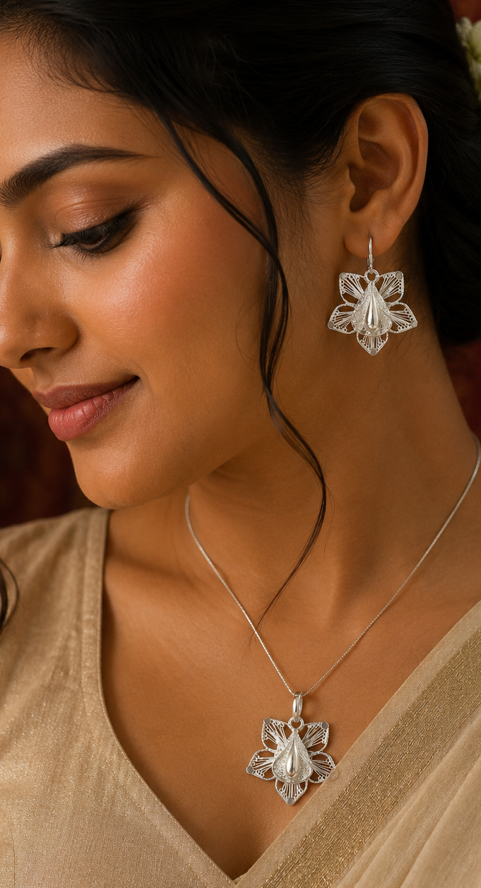 925 Silver Filigree Floral Pendant & Earring Set - detail of the filigree wirework