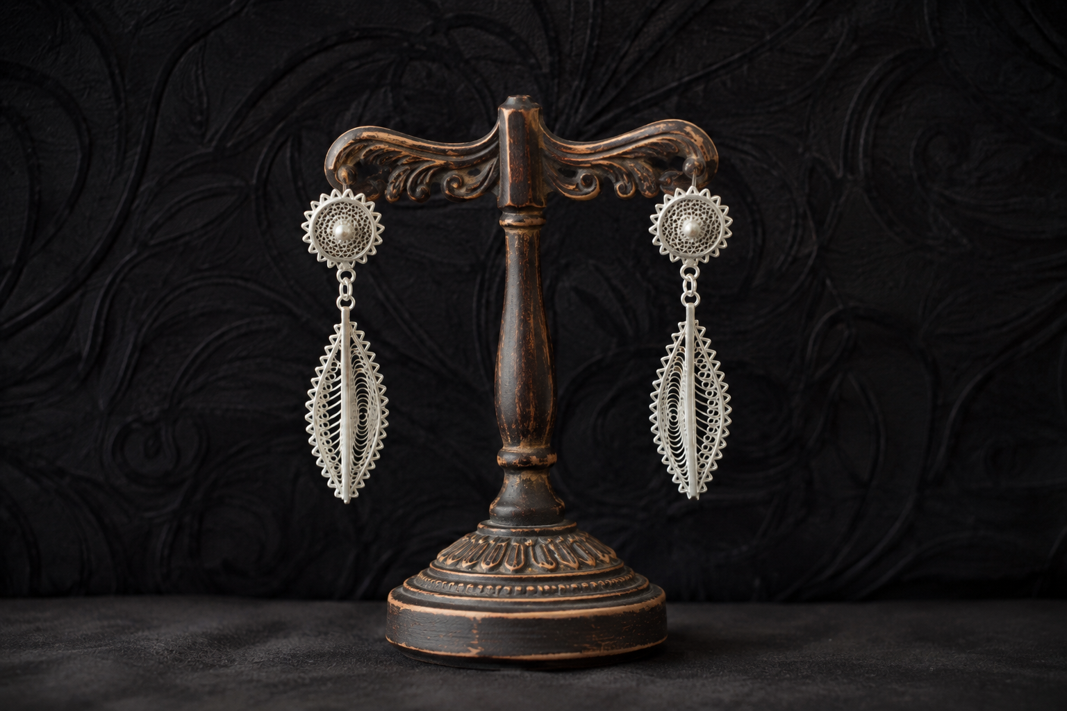 925 Silver Filigree Paisley Drop Earrings - detail of the filigree wirework