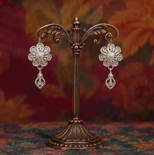 925 Silver Filigree Floral Drop Earrings - detail of the filigree wirework