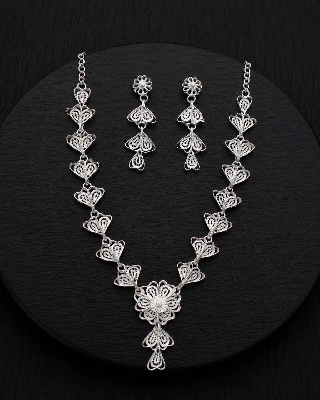 Silver Filigree Heart Blossom Necklace Set - detail of the filigree wirework