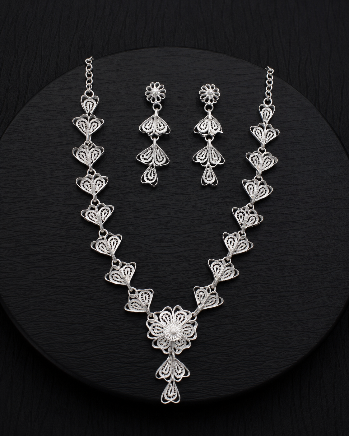 Silver Filigree Heart Blossom Necklace Set - detail of the filigree wirework