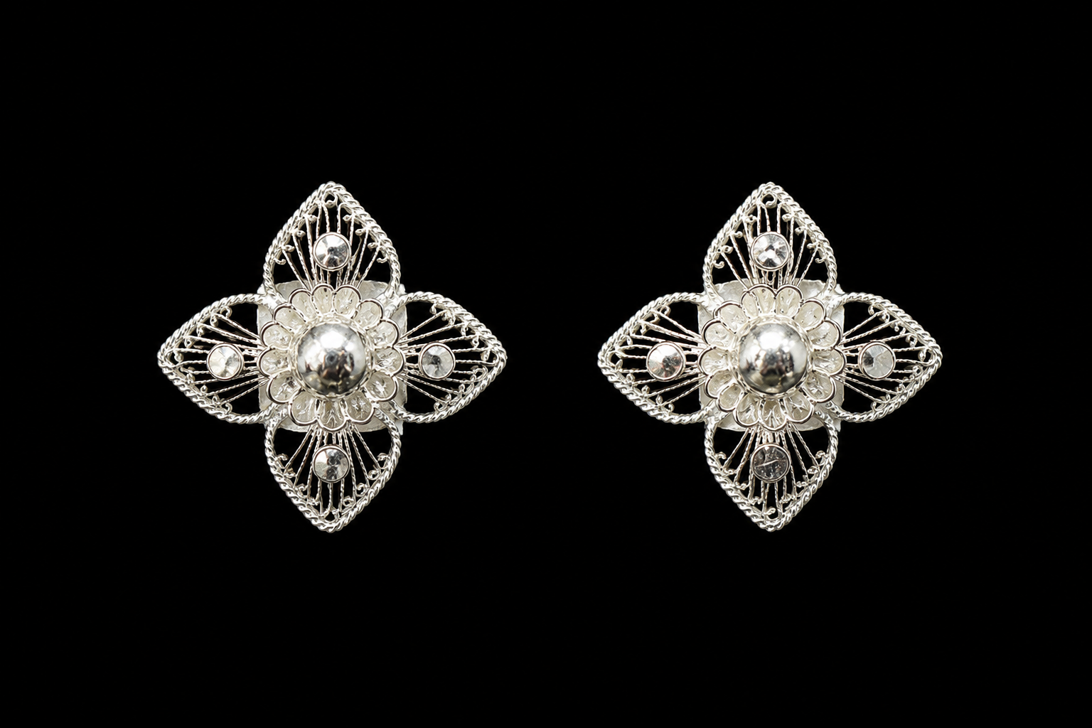 925 Sterling Silver Handcrafted Filigree Floral Stud Earrings - detail of the filigree wirework
