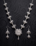 Royal Bloom Silver Filigree Necklace Set - detail of the filigree wirework