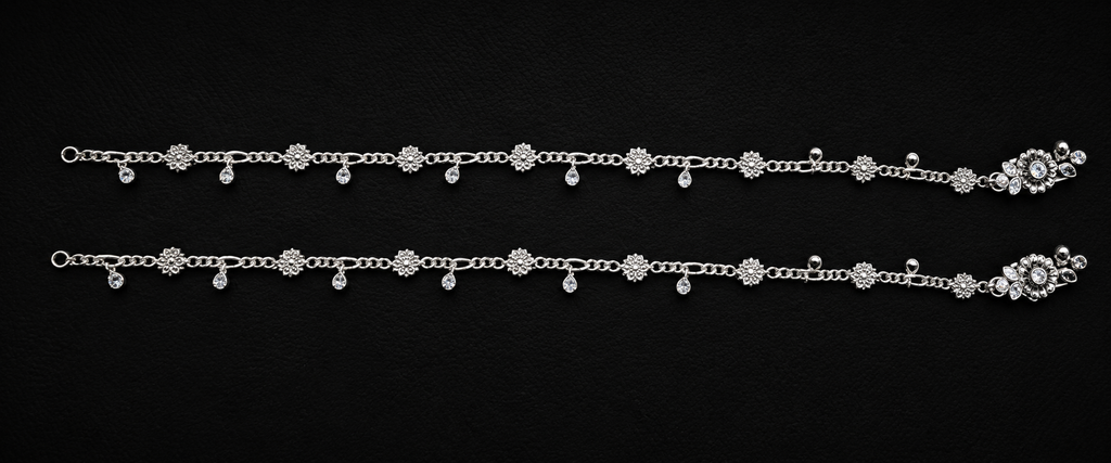 925 Sterling Silver Floral CZ Charm Anklet for Women - detail of the filigree wirework