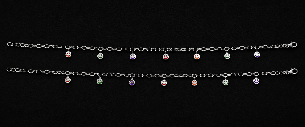 925 Sterling Silver Smiley Charm Anklet for Women - detail of the filigree wirework